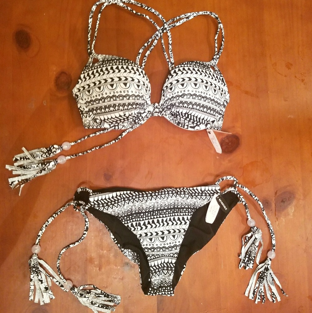 Victoria's Secret NWT 34C push-up& M Cheeky